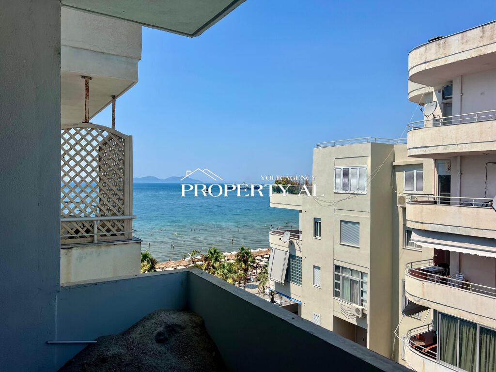 Appartamento 1+1 con vista laterale sul mare sulla prima linea del Lungomare – Vlora