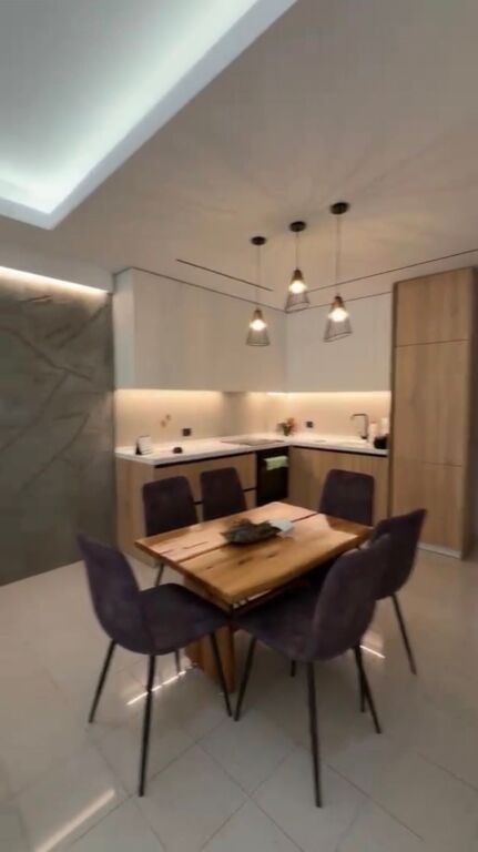 Jepet Apartament 2+1 me qira te Pelikani Plazh