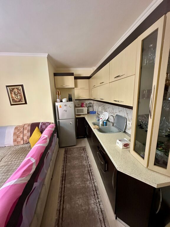 APARTAMENT 1+1 NË VIJËN E PARË  NË POGRADEC