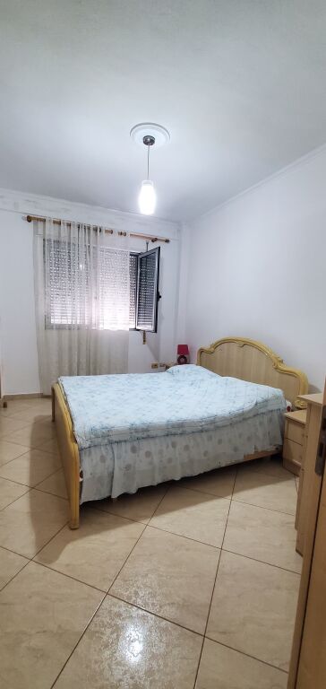 Appartamento 2+1+2 + veranda in affitto 📍 Via Fortuzi, vicino al Ministero della Giustizia, Tirana