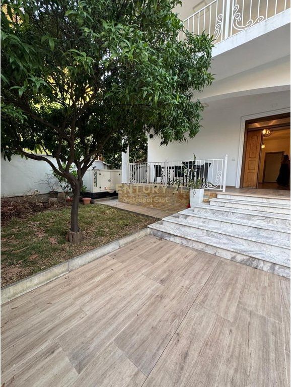 Jepet me qira vile 2-kateshe ne zonen midis Kristal center dhe kompleksit vilave te Selites 2,000 € /Muaj
