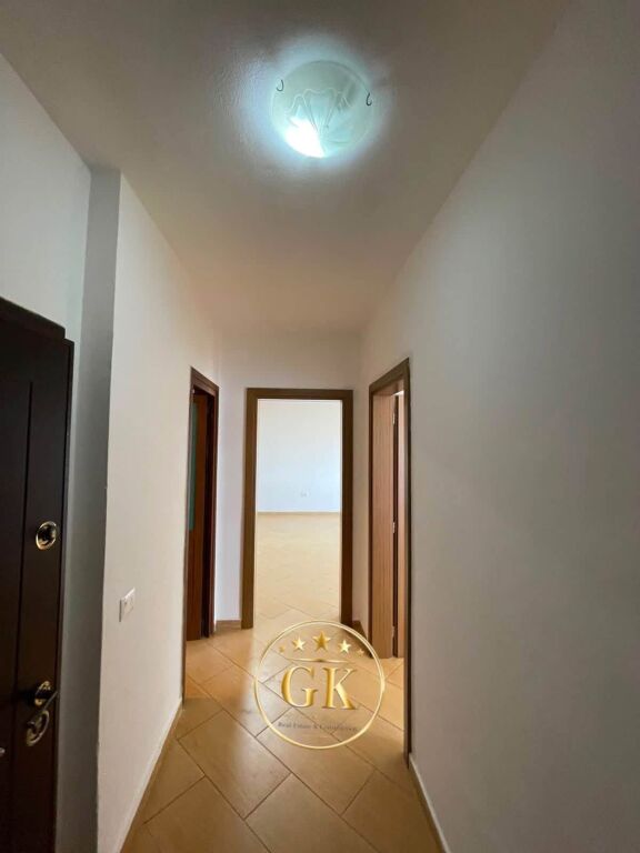 Affitto 2+1 con balcone spazioso 📍Polizia • 25.000 lek netti✅
