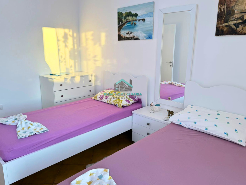 APARTAMENT 2+1 ME QERA – LUNGOMARE, VLORË