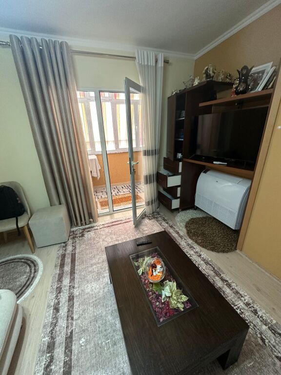 APARTAMENT 1+1 NË VIJËN E PARË  NË POGRADEC