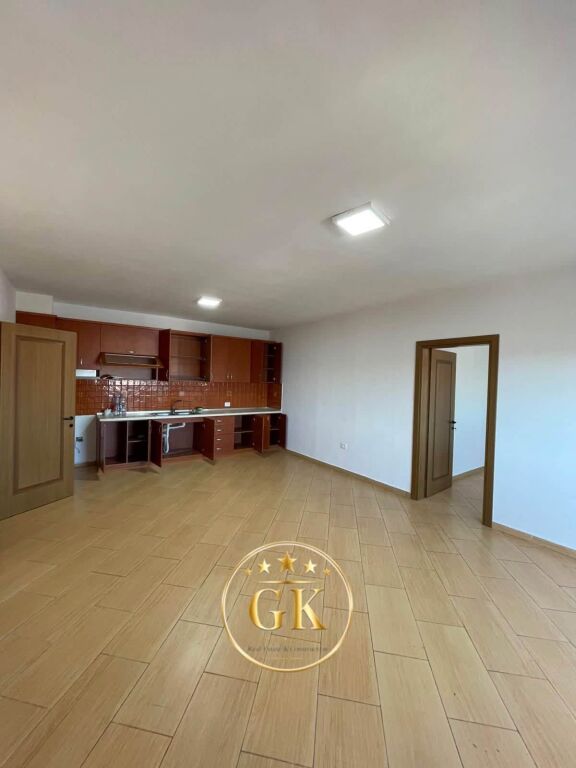 Affitto 2+1 con balcone spazioso 📍Polizia • 25.000 lek netti✅