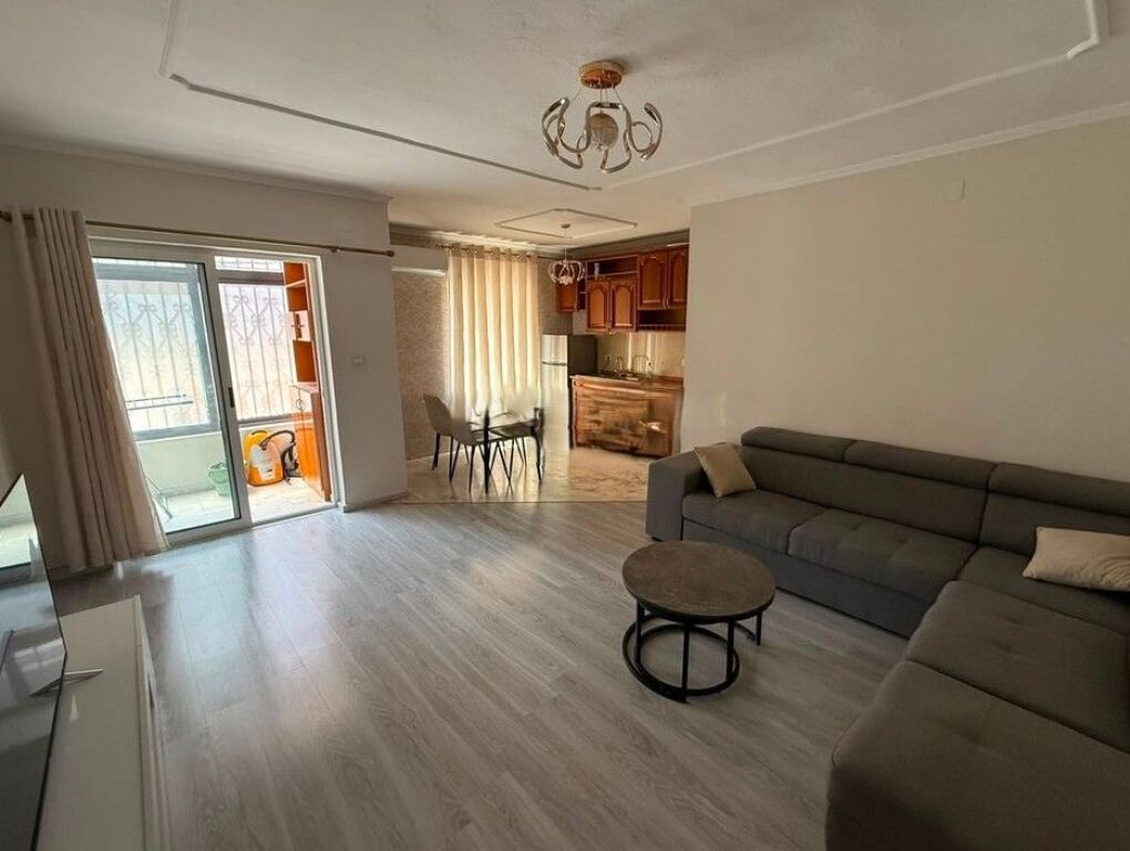 Apartament 2+1 me qera te Kompleksi Karavan,Laprake