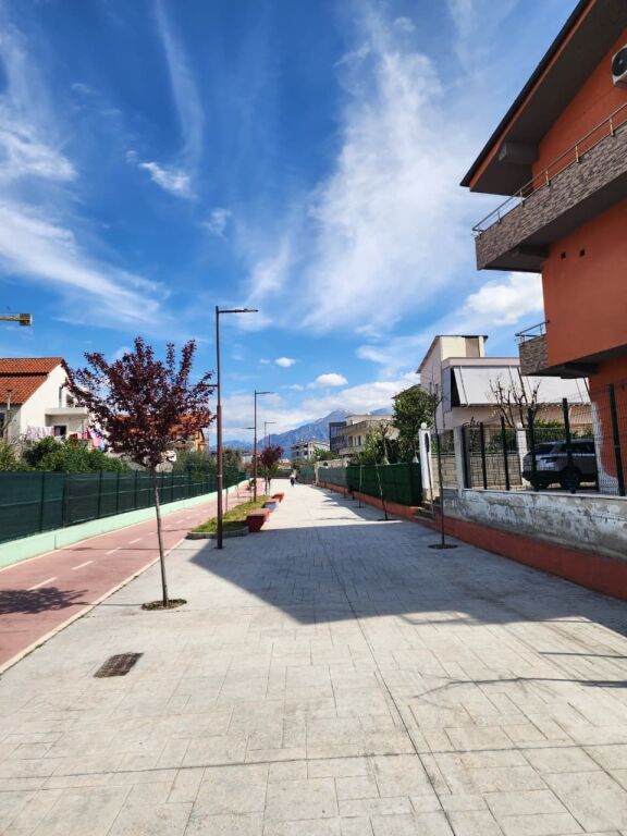 SHITET: 1+1 Perfekt ✨️ Kamëz 76.7m² ( 📍Fiks Te Pedonalja e Re ) 🌇 Kati 2, Ndërtim i ri 2026 | Çmimi: 71.000€ 💶 Planimetri Ultra ✅️