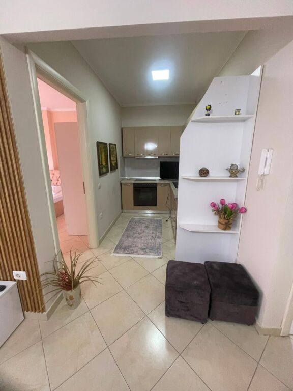 JEPET ME QERA APARTAMENT 1+1  📍 Fakulteti i Shkencave, Qendër 🛏️ 1+1 + Ballkon 🏢 Kati 3 💰 650 € / muaj