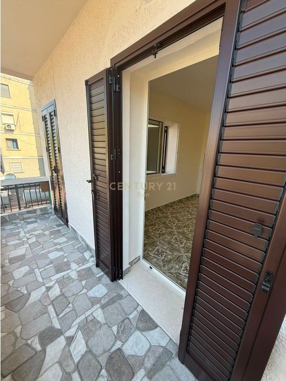 Jepet me qira apartament 2+1 për zyra – Tek Stacioni i Trenit, Durres !