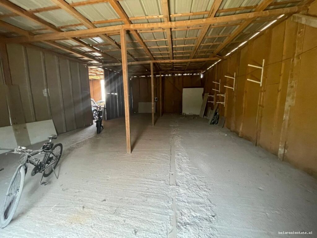 Magazzini in Affitto a Mezez (ID BM354) Tirana