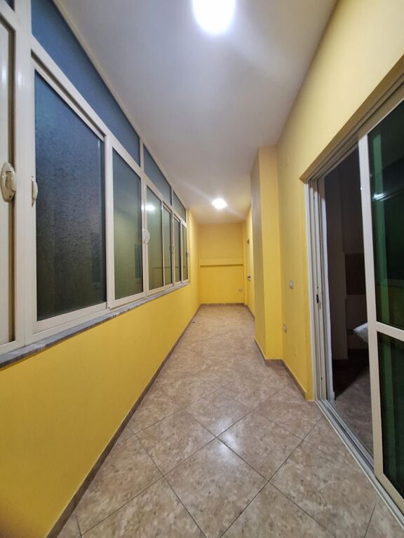 📣 Qera  🏡 Ambient biznesi: 3 dhoma; 1 kuzhine; 1 sallon; 2 tualete  📍Kodra e Diellit, Rruga Shkëlqim Fusha