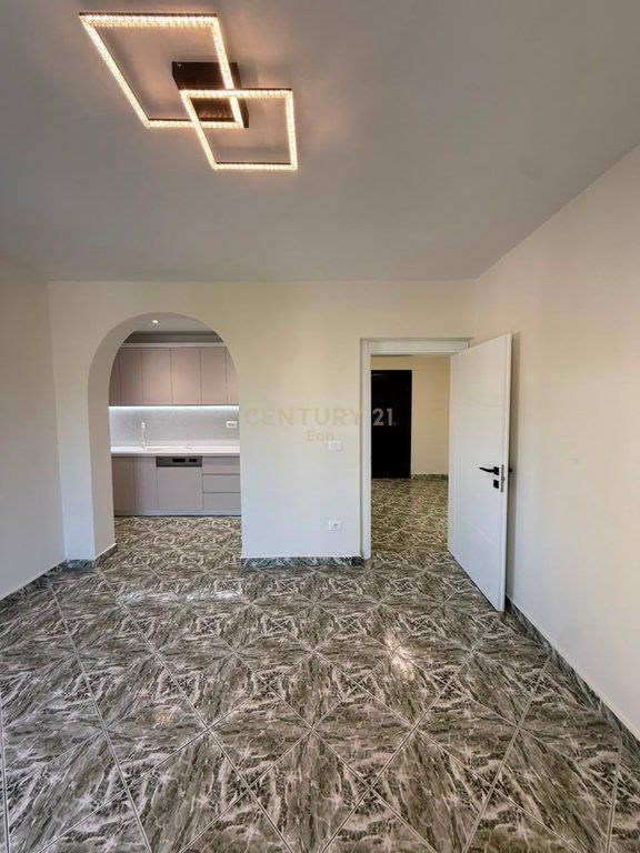 Jepet me qira apartament 2+1 për zyra – Tek Stacioni i Trenit, Durres !