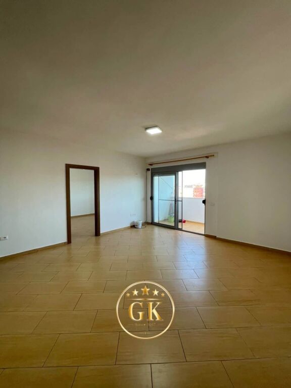 Affitto 2+1 con balcone spazioso 📍Polizia • 25.000 lek netti✅