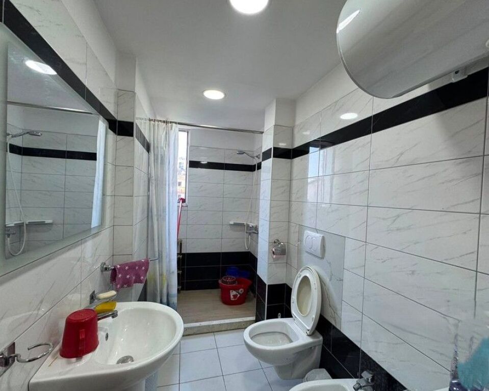 Apartament 3+1 me qera te Rruga Bardhyl