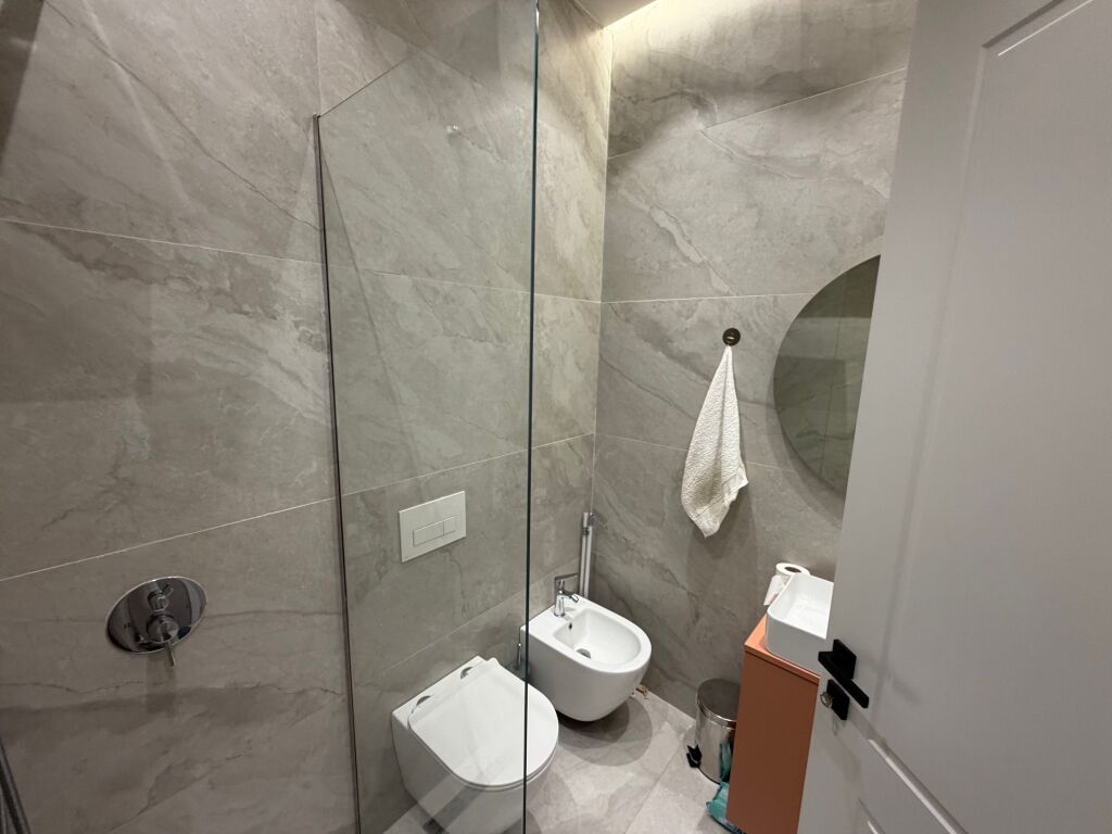 Apartment 1+1 for rent – Astir  📍 Near SPAR 🏢 10th floor 🛋️ Furnished  💰 Rent: 55,000 lek  