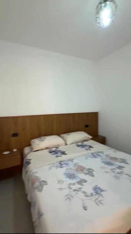 Jepet Apartament 2+1 me qira te Pelikani Plazh