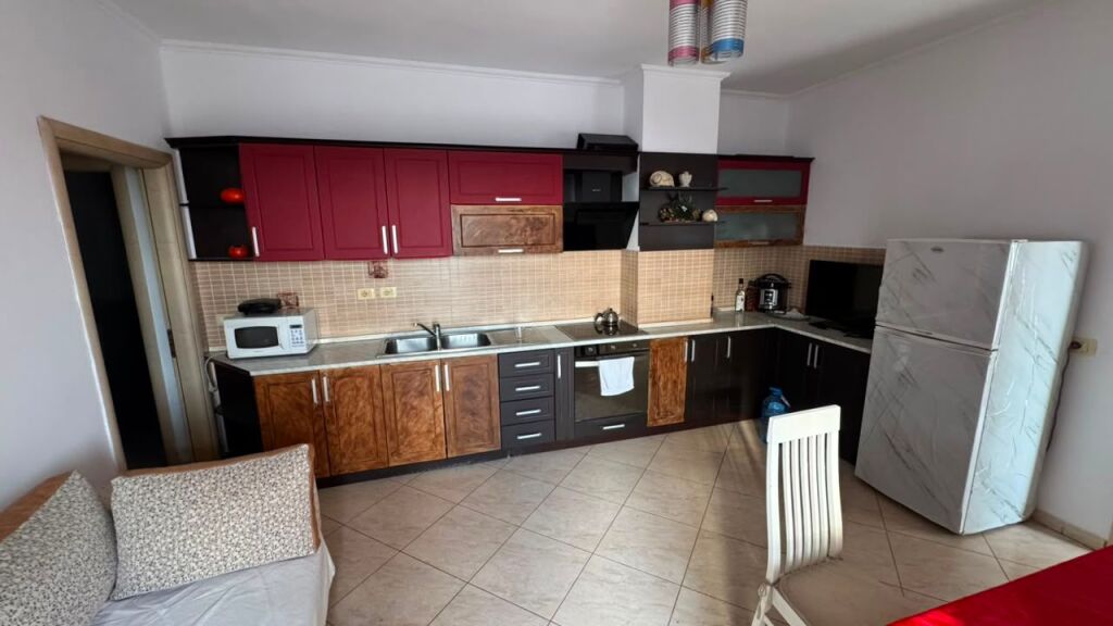 🏡 Jepet me Qera Apartament 2+1+2 – Përballë Ministrisë së Drejtësisë