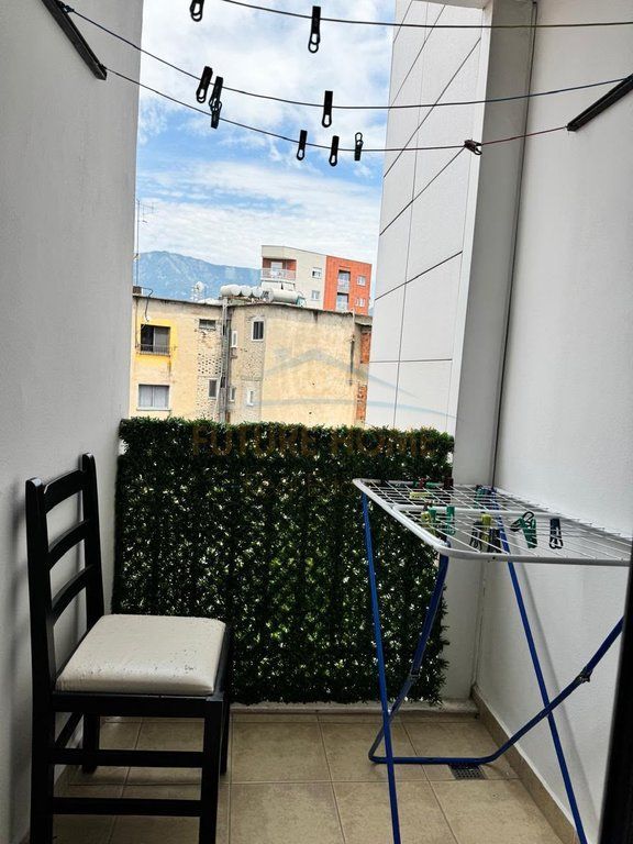 VENDESI APPARTAMENTO 1+1 BRRYLI VICINO AL NUOVO MANTERNITET