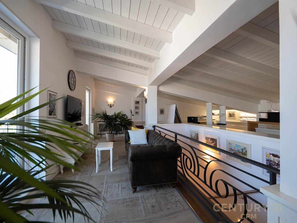 Villa moderna in vendita