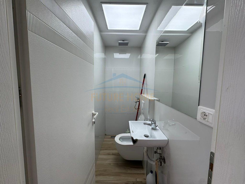 Disponojmë apartament 1+1 për Shitje.
