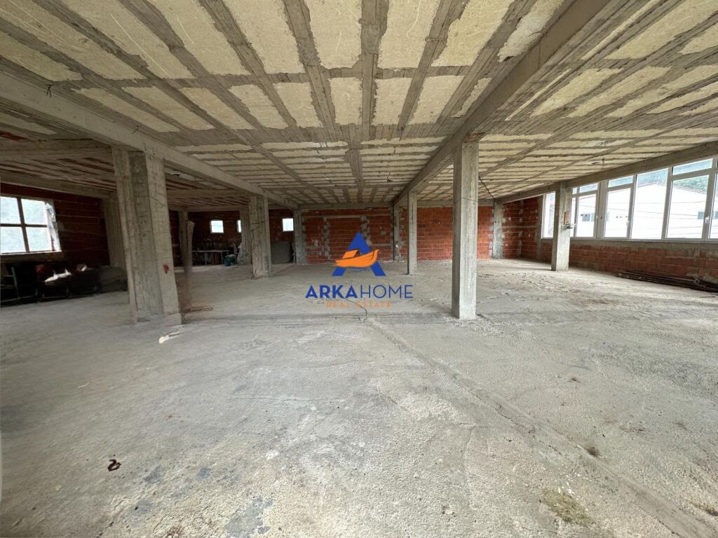 AFFITTASI LOCALE DEPOSITO 500M2 "BERZHITË" 1500 EURO