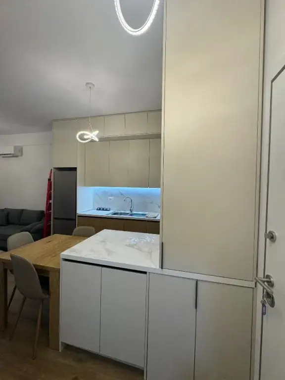 Jepet me qira apartament 1+1 në Kompleksin Kadiu