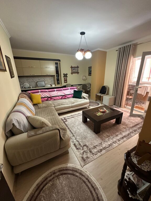 APARTAMENT 1+1 NË VIJËN E PARË  NË POGRADEC