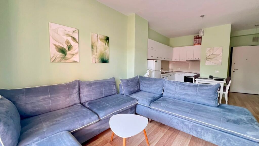 # IN AFFITTO: Appartamento 1+1 📍 Centro di Tirana (Vicino a Toptani) – 65.000 Lek/Mese – Nuova Costruzione (2018) – 4° Piano – 75 m² || Nel Cuore di Tirana con Accesso Immediato 🏃🏻‍♂️