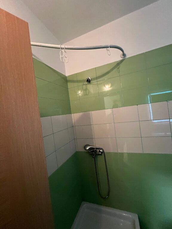 Jepet me qira 2+1+2 Kodra e Diellit 500 mije leke