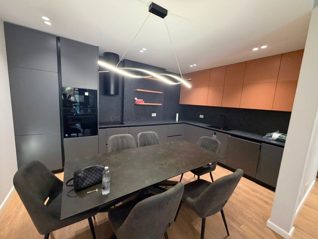 🏡 Jepet me qira apartament 2+1+2 ballkone Kopshti Botanik
