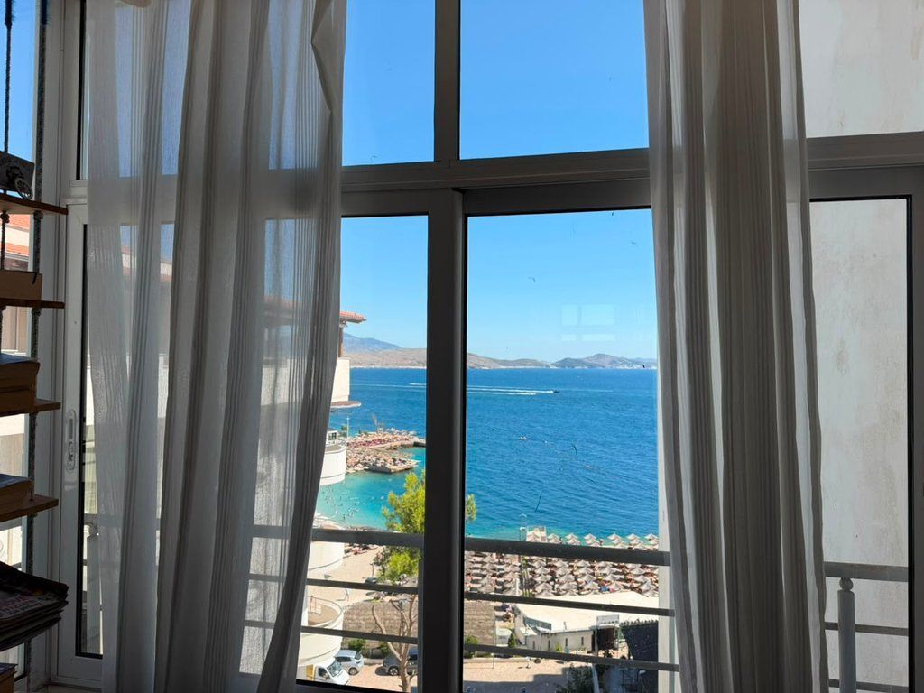 SARANDA, VENDIAMO APPARTAMENTO 2+1 SOLO 30 M DAL MARE 230.000 €
