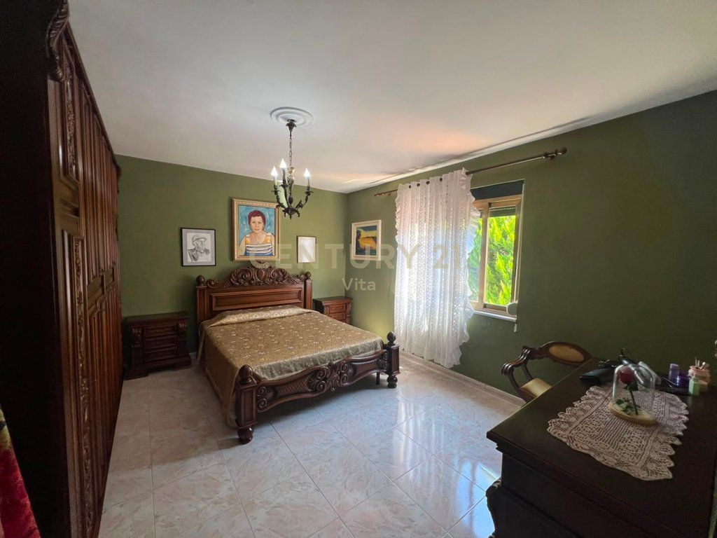 VILLA SU DUE PIANI IN VENDITA A DURRËS!! 370.000 €