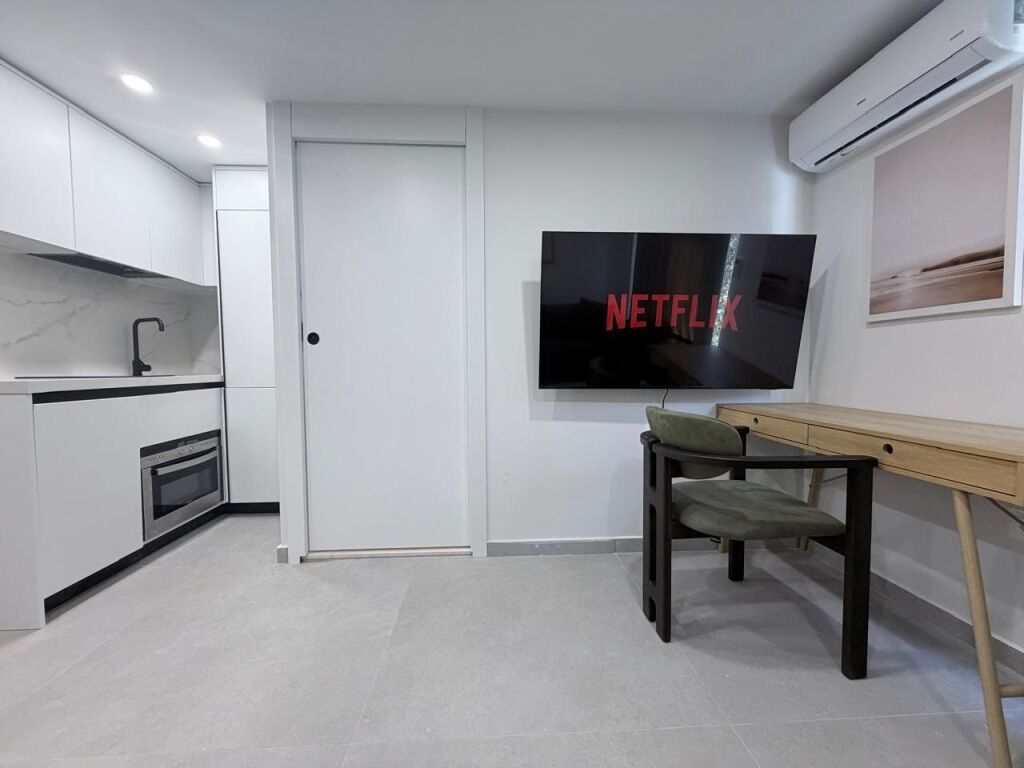 Qera | Garsoniere | Rruga 5 Maji | 300 €/muaj