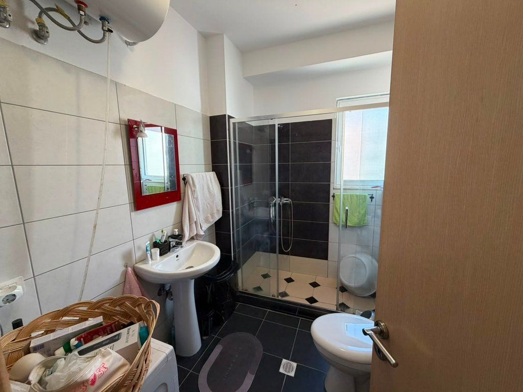 SARANDA, VENDIAMO APPARTAMENTO 2+1 SOLO 30 M DAL MARE 230.000 €