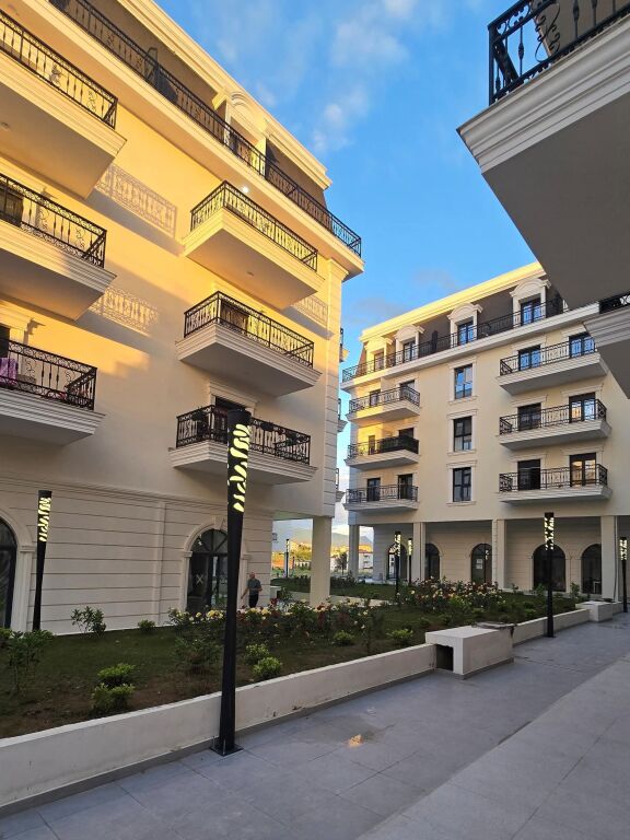 SHITET APARTAMENT 2+1+2 TEK PORTA E RE NE SAUK