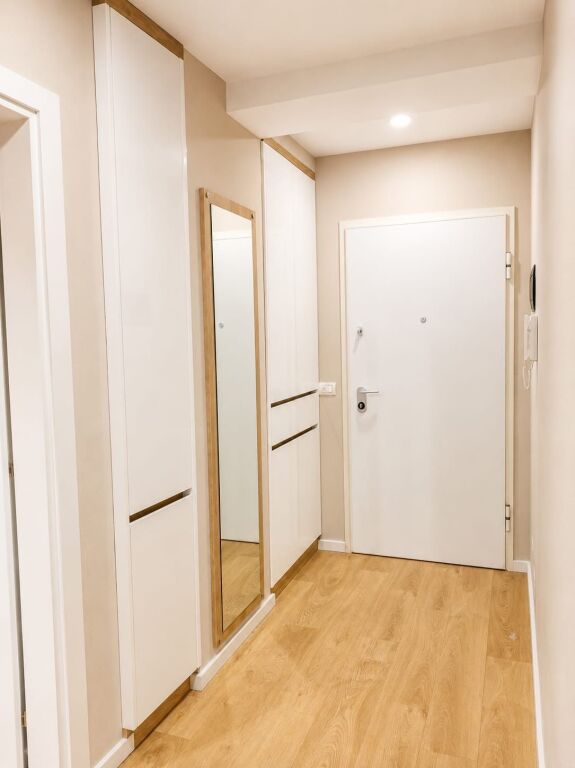 Apartament 1+1+ post Parkimi per qera Komuna e Parisit !