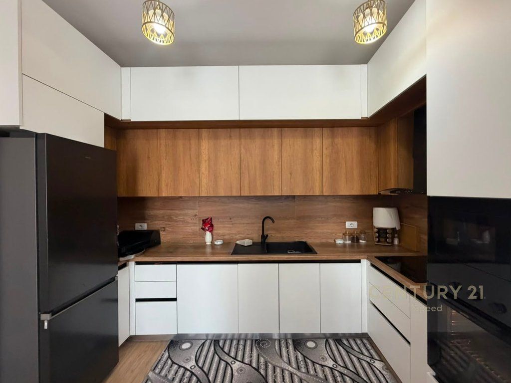 Shesim apartament 3+1+2 ne Rrugen "5 Maji"!!