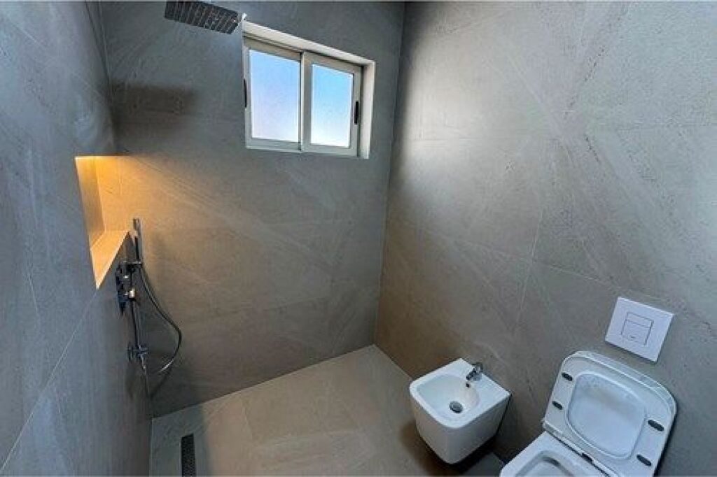 Shitet apartament 2+1+2 ne Astir