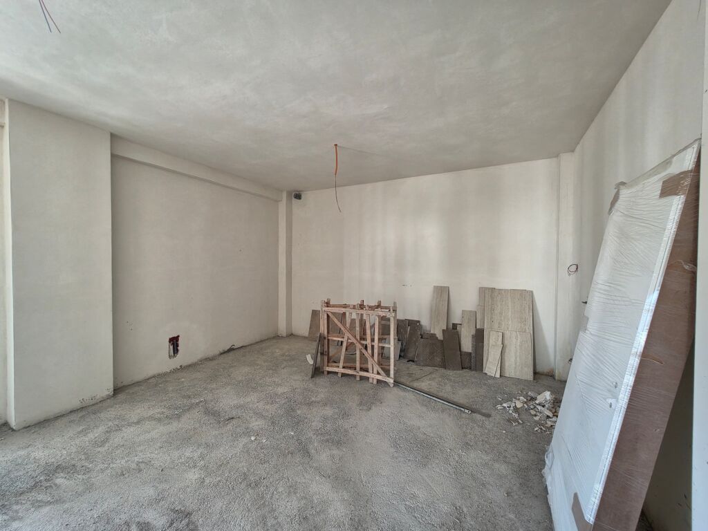 SHITET APARTAMENT 2+1+2 TEK PORTA E RE NE SAUK