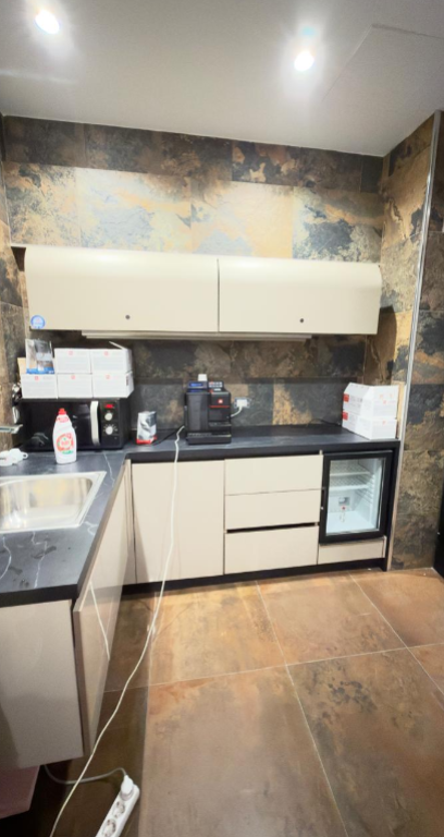 Zyrë  350 m² me Qira | Rooftop Kika 1, Komuna e Parisit, Tiranë