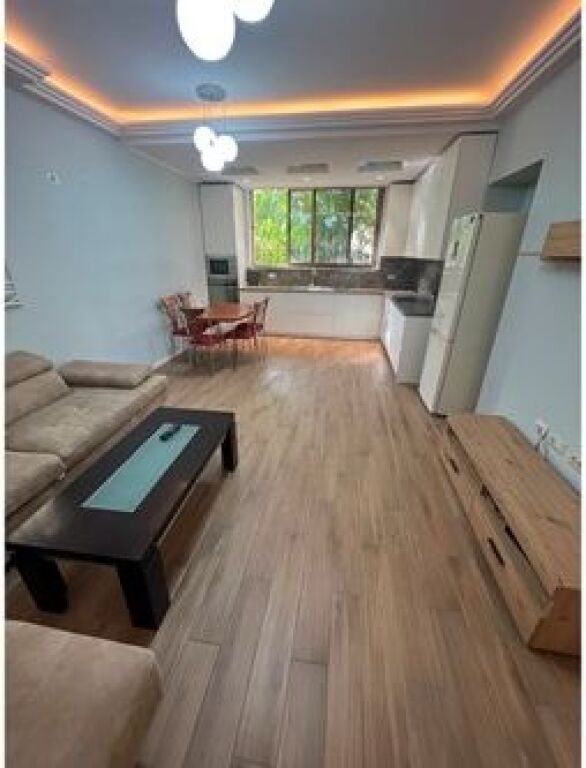 JEPET ME QERA APARTAMENT 1+1+parkim te  RRUGA E KAVAJËS