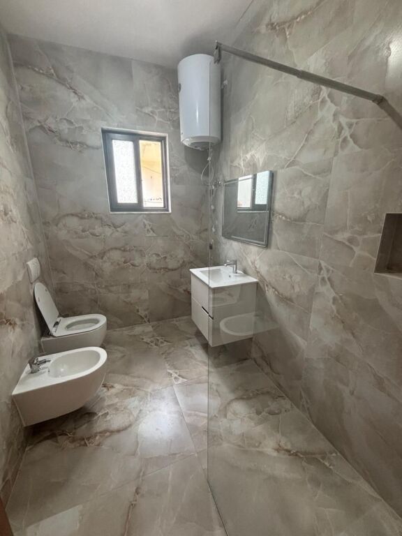 APPARTAMENTO 2+1. 50000 LEKE. EX MERCATO ELETTRICO, PALAZZO GRAND