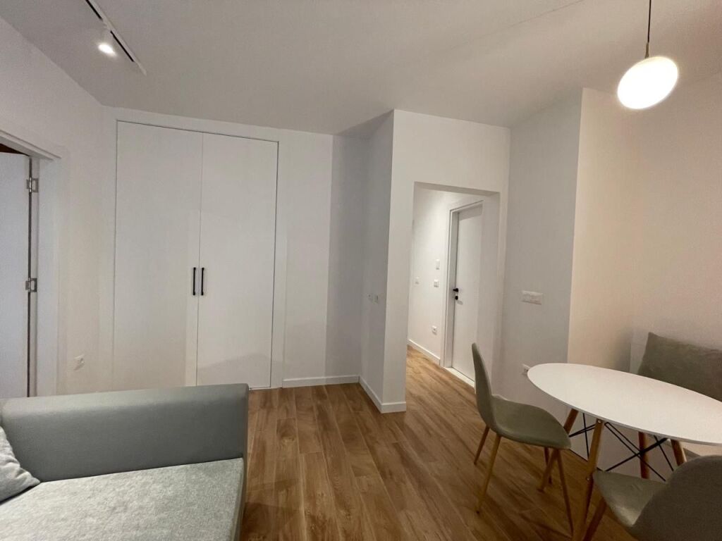 Apartament 1+1 per qera te sheshi willson