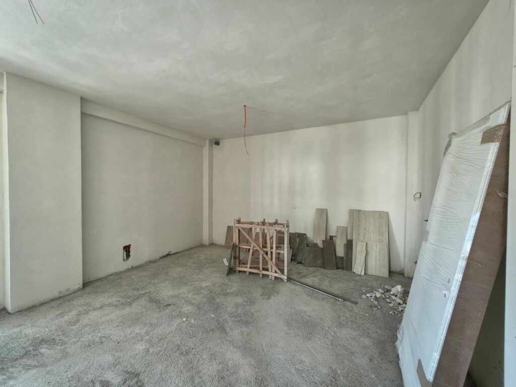 SHITET APARTAMENT 2+1+2 TEK PORTA E RE NE SAUK