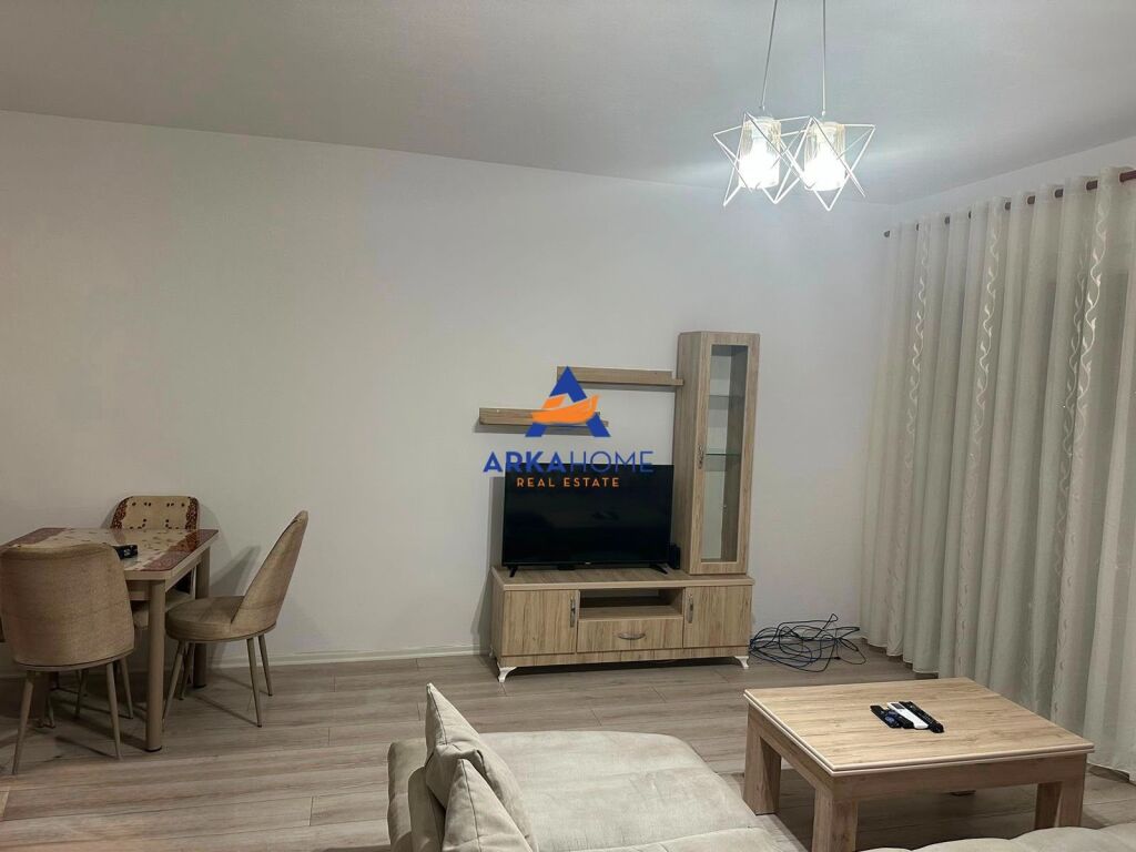 AFFITTASI APPARTAMENTO 1+1+BALCONE IN "CENTRO, VIA HAXHI HYSEN DALLIU" 60000 LEK