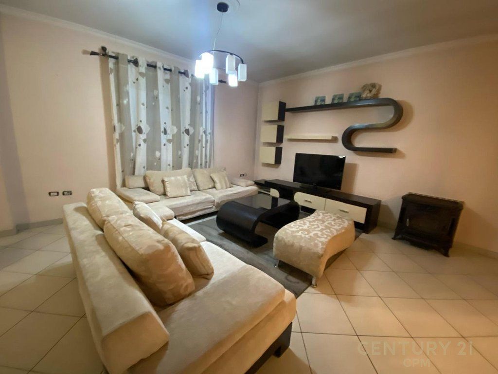 UNIV MARIN BARLETI JAPIM ME QIRA VILE PER BANIM OSE BIZNES 3+1+OBORR 600 € /Muaj