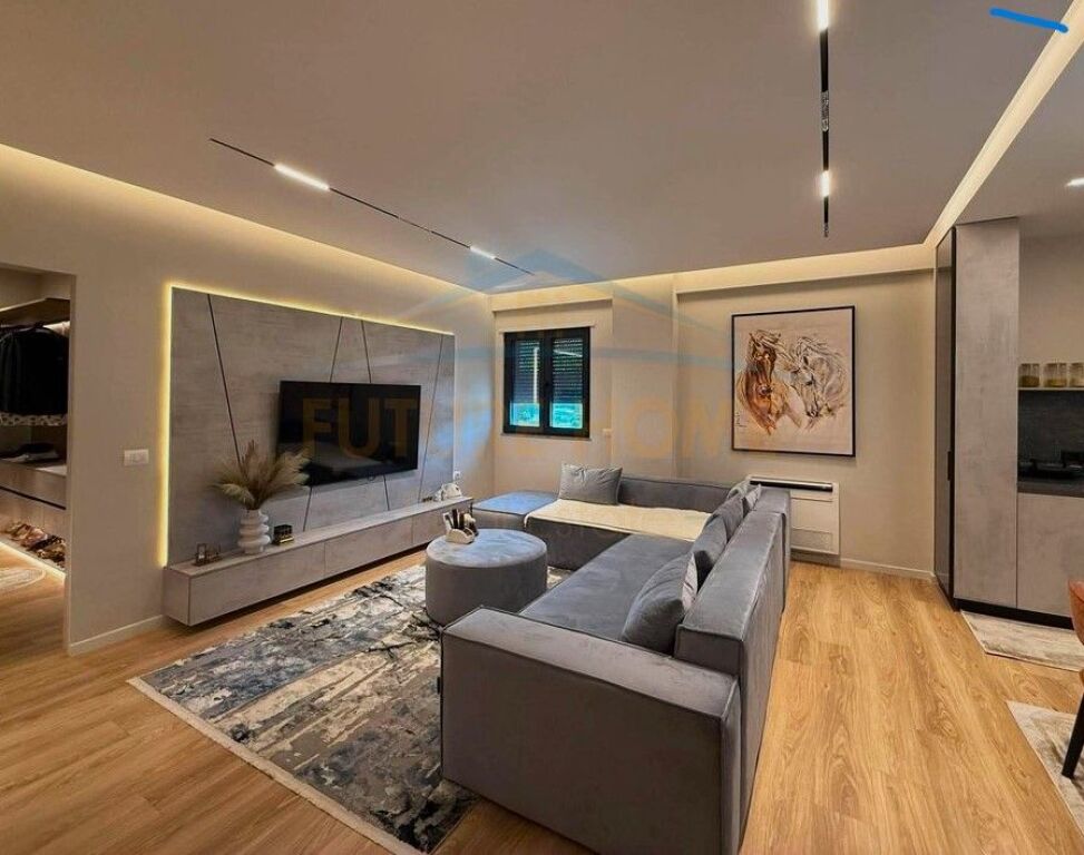 Shitet, Apartament 2+1+ Post Parkimi, Residenca "Oasis", Unaza e Re