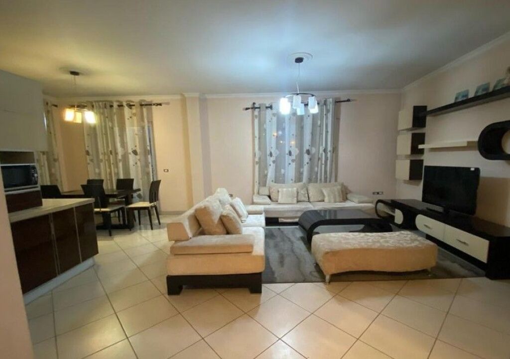UNIV MARIN BARLETI JAPIM ME QIRA VILE PER BANIM OSE BIZNES 3+1+OBORR 600 € /Muaj