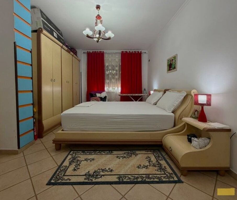Shitet, Apartament 3+1+2, Rruga Sami Frashëri , Blloku , Tiranë