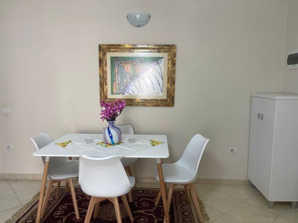 🏢Prokuroria e Tiranes,Rr.Haxhi Hysen Dalliu jepet me qera apartament ,1+1,i mobiluar 60,000Leke   